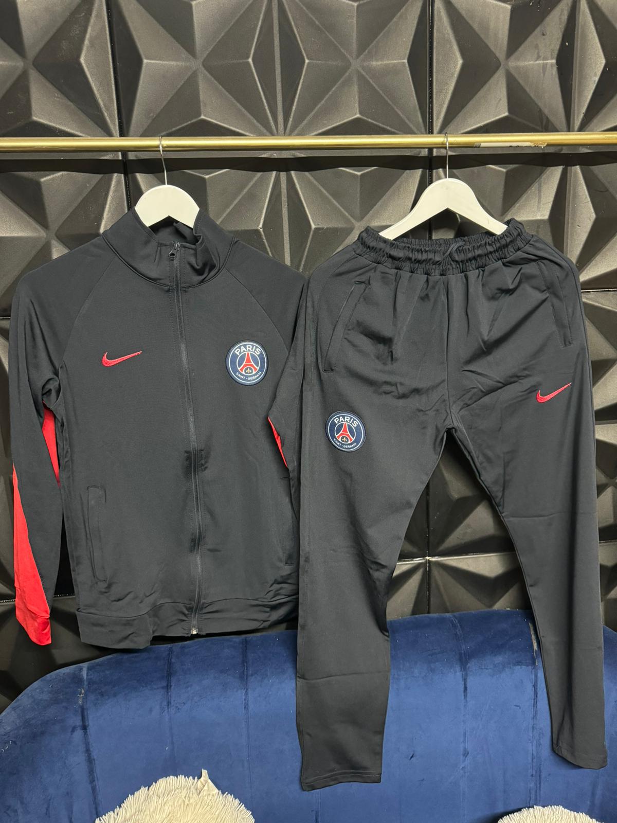 Tuta PSG nera e rossa